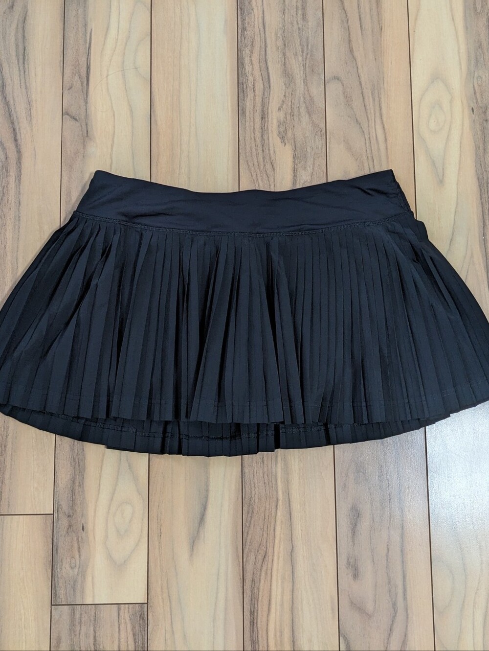 EUC! Lululemon Pleat To Street Skirt Black Size 10